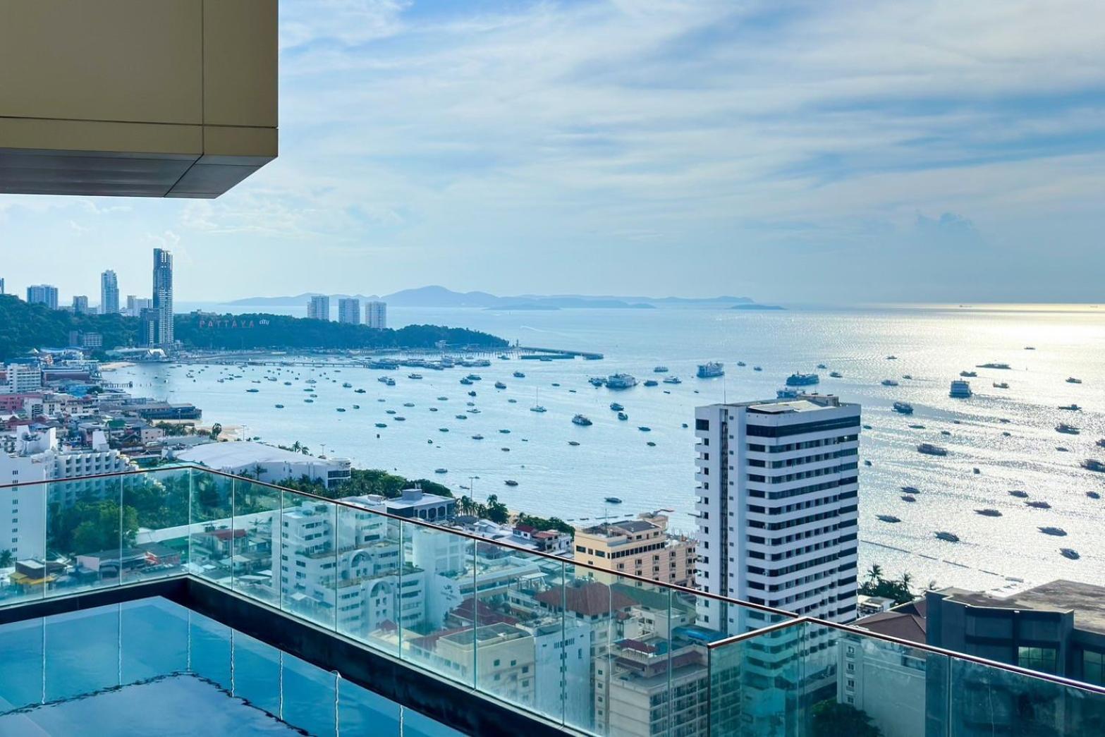 Central Pattaya Condo With Roof Top Pool Exterior photo