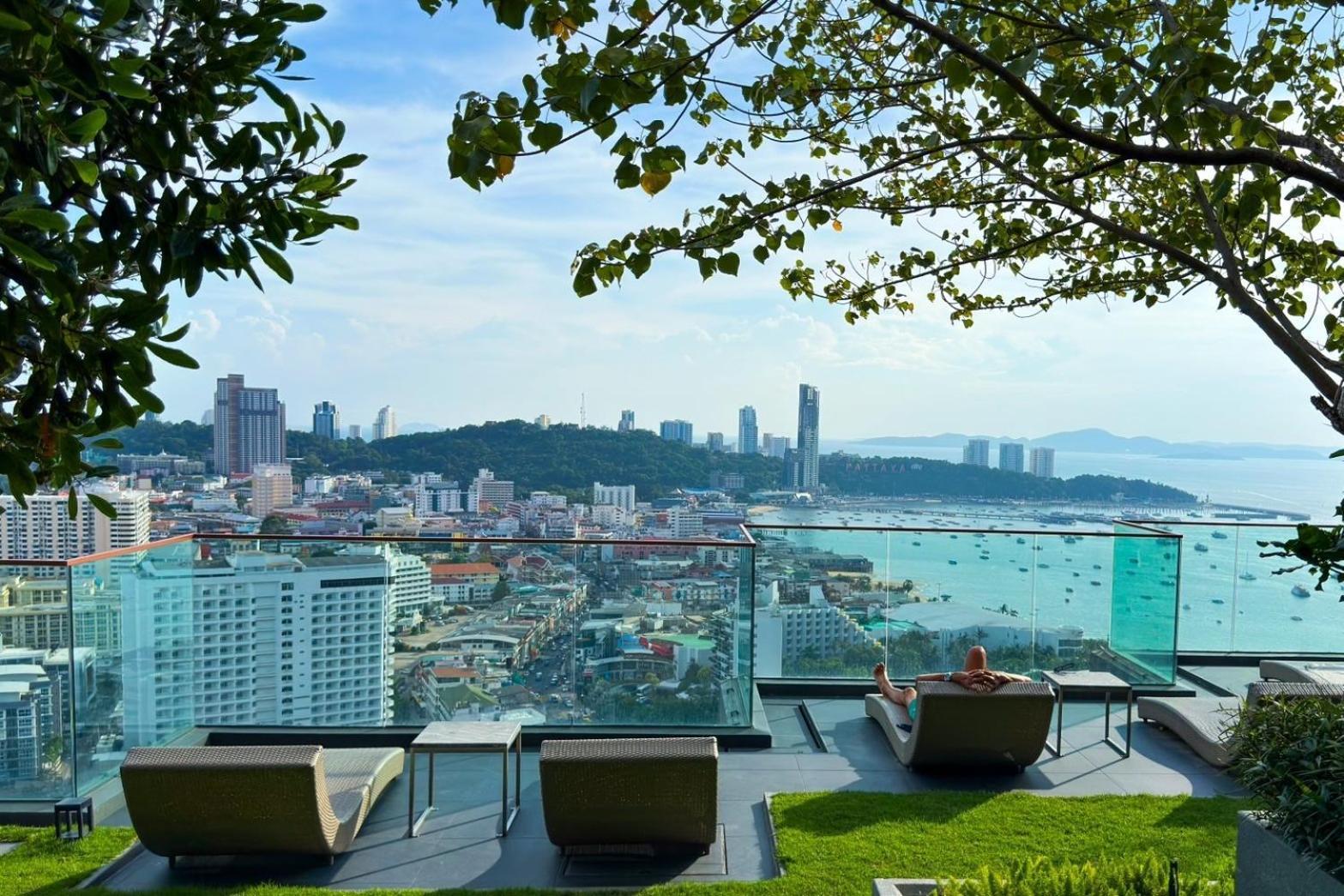 Central Pattaya Condo With Roof Top Pool Exterior photo