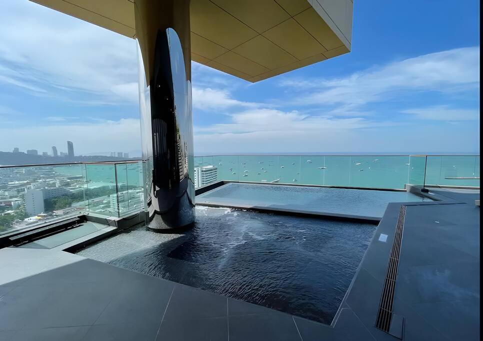 Central Pattaya Condo With Roof Top Pool Exterior photo